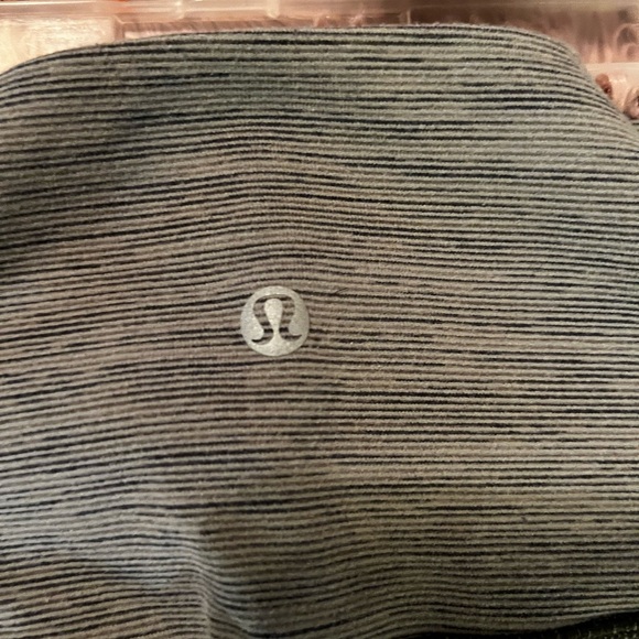 Lululemon cropped leggings size 6 - Picture 2 of 4